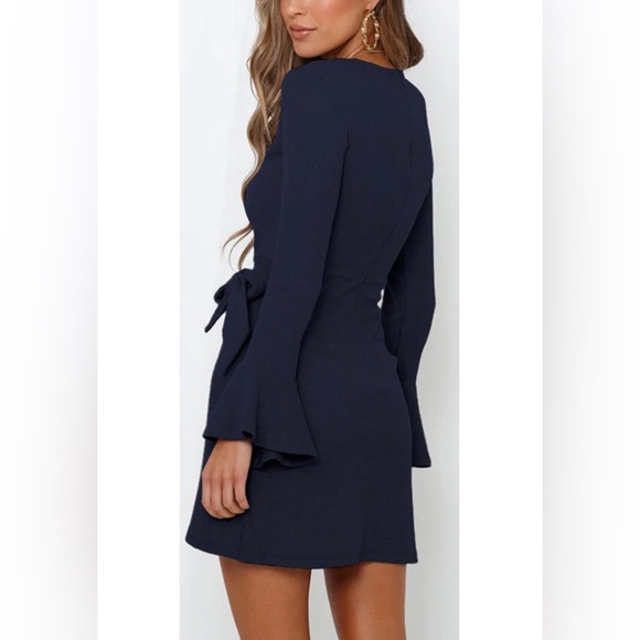 NWT Tie Waist Bodycon Long Bell Sleeve Mini Dress Size Large - Picture 2 of 7